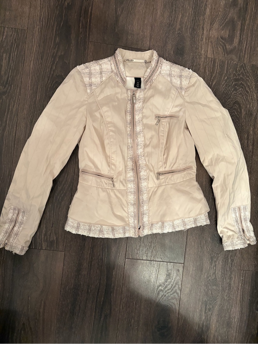 Beige/white zip up